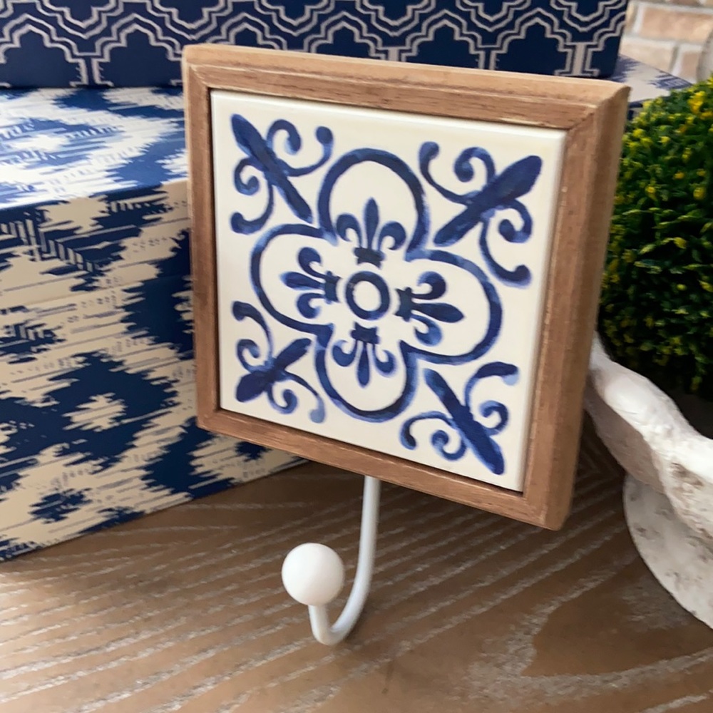 NEW! Blue & White Medallion Tile Pattern Metal & Wood Wall Hook